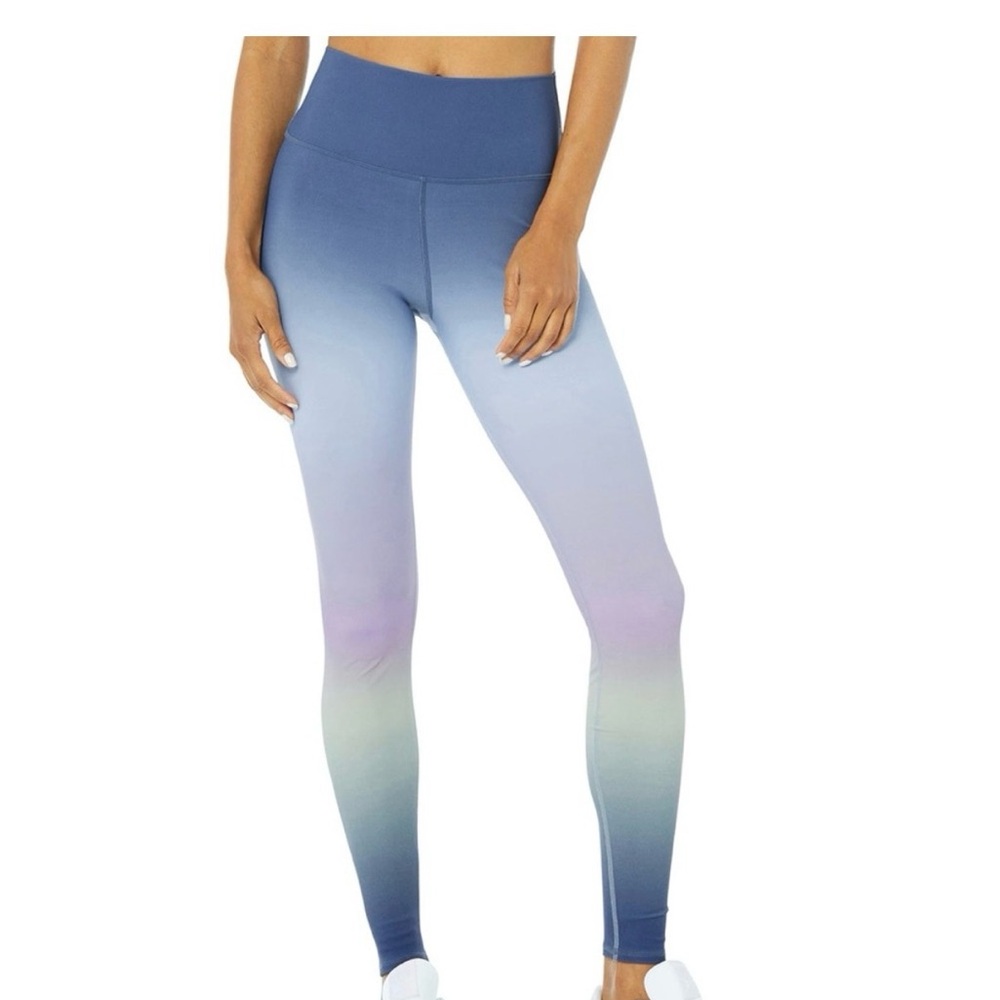 Alo Yoga High-Waist
Vapor Leggings - Ombre Gradient (often called "Dusk") NWOT